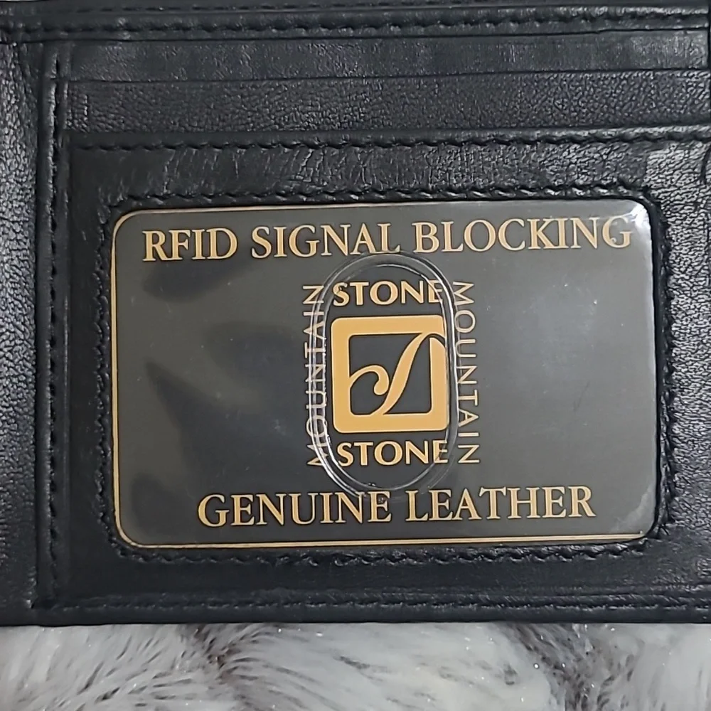 4/$25 Stone Mountain Genuine leather Wallet ..has RFID signal blocker..Theft NWT